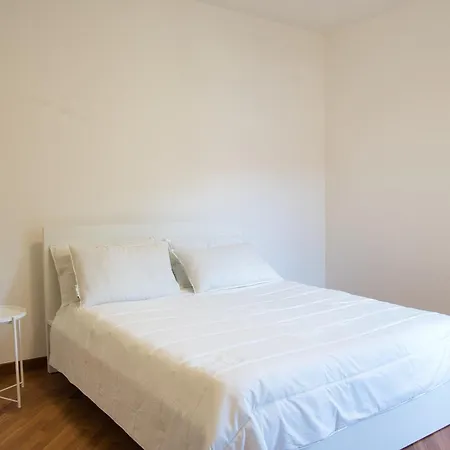 アパート Vistalago カロルツィオコルテ